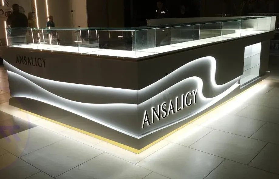 Торговый остров Ansaligy в Сочи — мебель и витрины ЮМАС